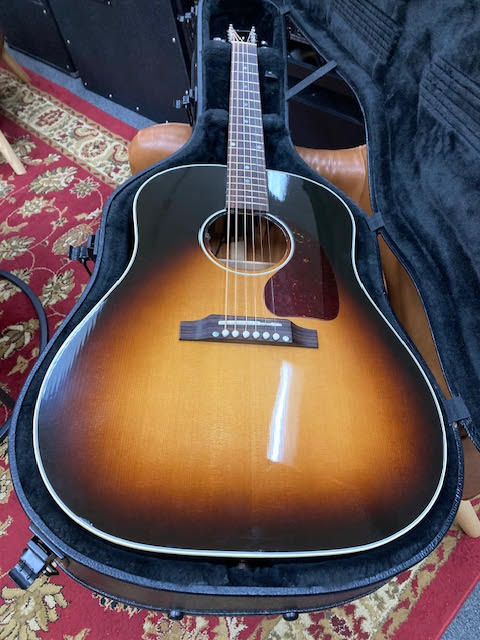 Gibson J45 standard 2024 w/ hardcase (preowned)