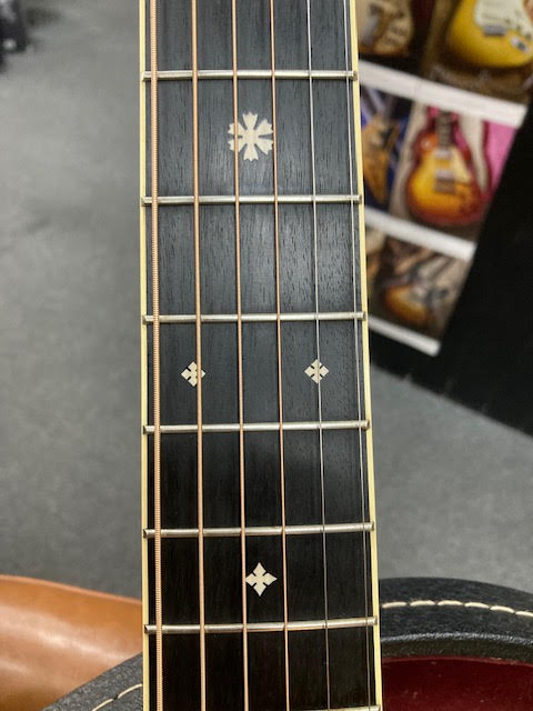 Martin CEO-9  acoustic guitar w/ case (preowned)