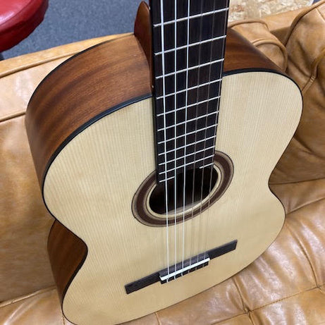 Alura classical guitar w/gigbag