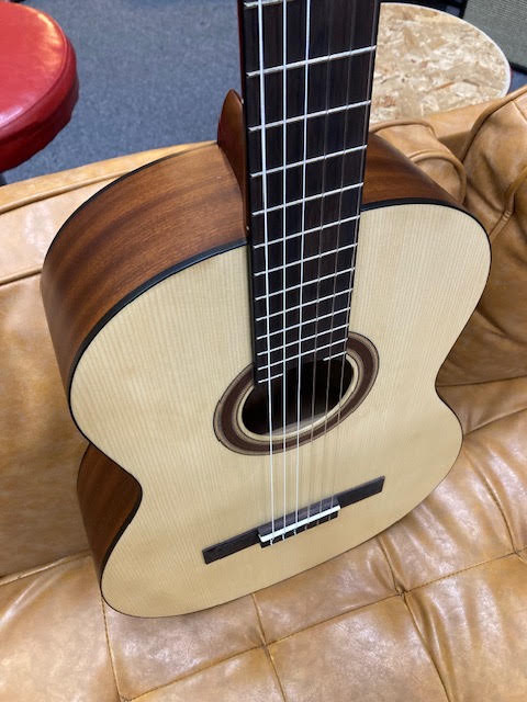 Alura classical guitar w/gigbag
