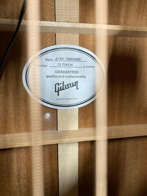 Gibson J45 standard 2024 w/ hardcase (preowned)