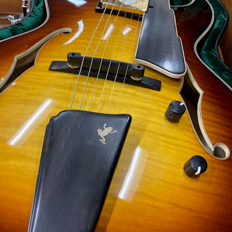 Eastman AR480CE-SB John Pisano Signature Sunburst Archtop Guitar – 2024 (pre-owned)