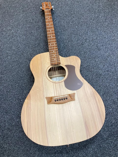 Pratley Entertainer OM Cutaway All Solid Maple B/S / Bunya Top w/pickup