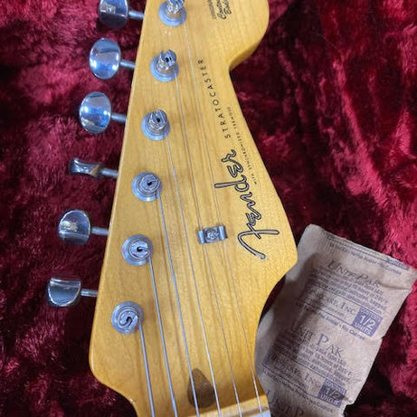 Fender Stratocaster Vintage II 1957RI w/case (preowned)