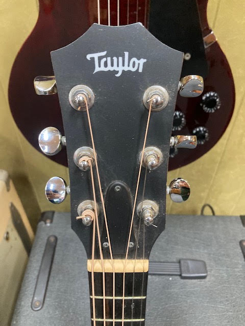 Preowned Taylor GS Mini w/ deluxe gigbag
