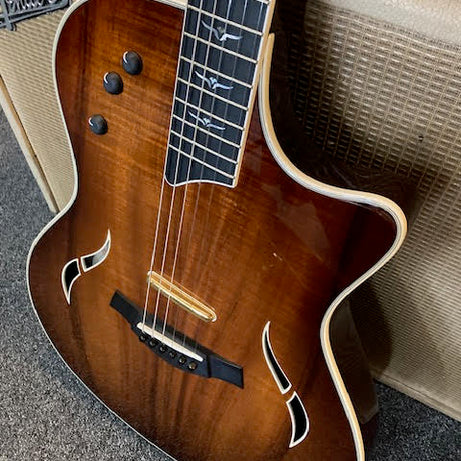 Taylor T5 C2 KOa 2011 acoustic/electric guitar w/ case + accessories