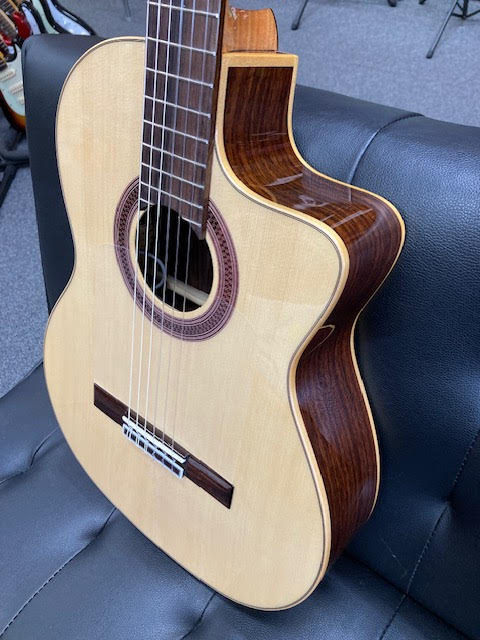 Cordoba GK Studio Negra Flamenco Guitar w/GigBag