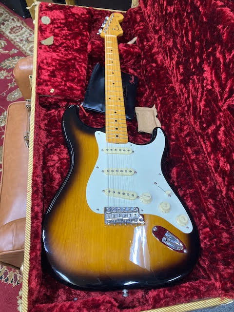 Fender Stratocaster Vintage II 1957RI w/case (preowned)