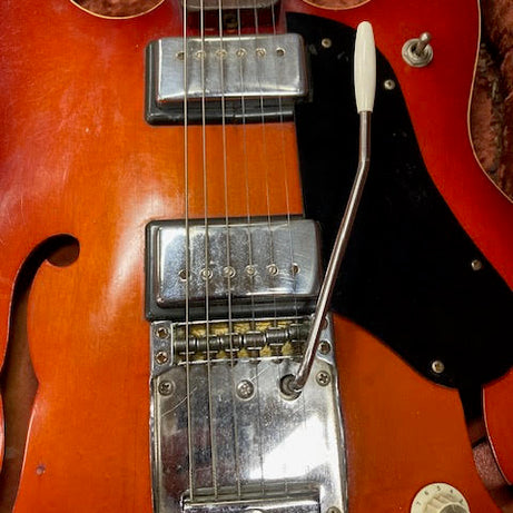 Supro Clermont 1967-8 semi-hollowbody electric guitar w/ case