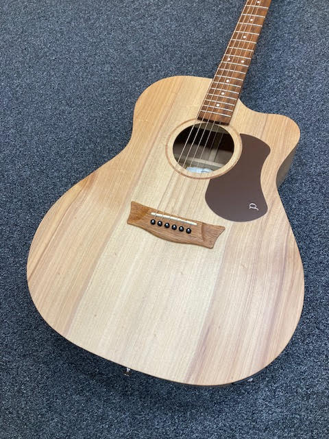 Pratley Entertainer OM Cutaway All Solid Maple B/S / Bunya Top w/pickup