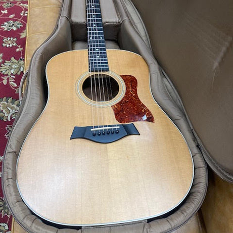 Taylor 210 acoustic guitar w/ Taylor bag (preowned)