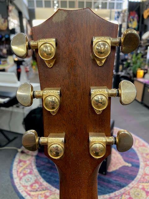 Taylor 710CE 1999 acoustic/electric guitar w/ case