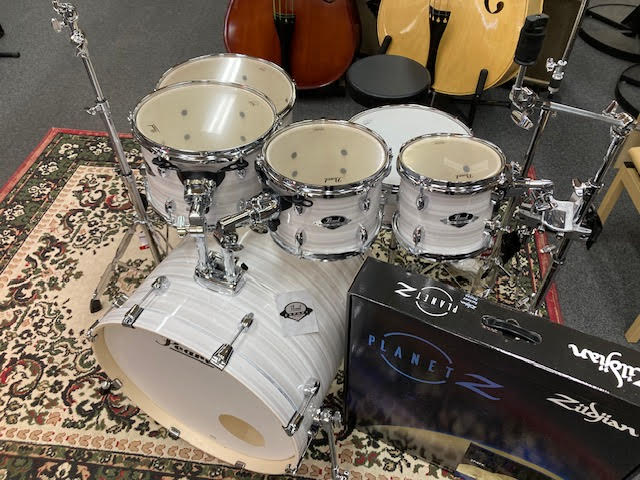 Pearl Export EXX Fusion plus Slipstream White  w/ zildjian cymbals + Bonus 8" Tom