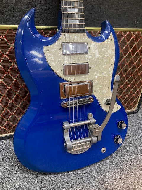 1999 USA Gibson SG Deluxe (Three Mini Humbucker) – Super Rare Blue Ice (pre-owned – in very good condition)