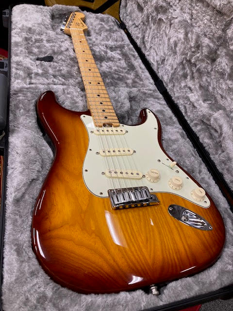 Fender Stratocaster Elite 2016 Sienna Burst w/ hardcase