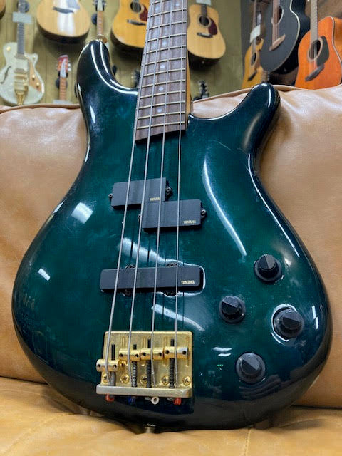Yamaha Motion B Bass Emerald green w/ hardcase