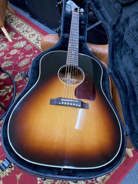 Gibson J45 standard 2024 w/ hardcase (preowned)