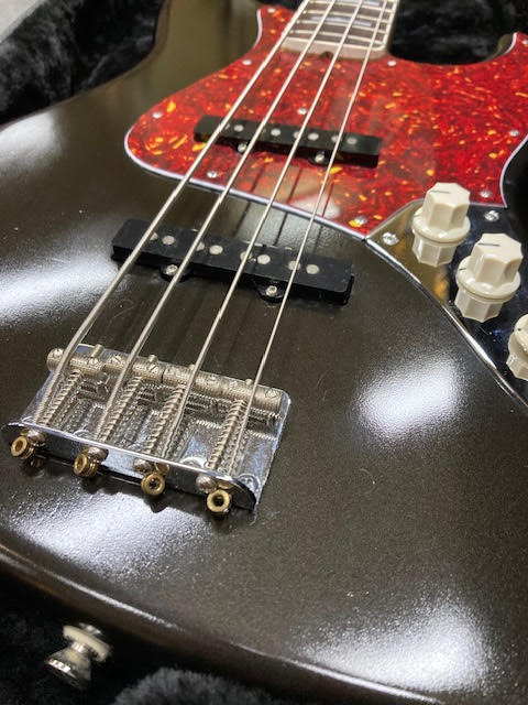 Custom Jazz bass w/ Fender case (preowned)