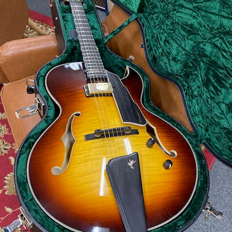 Eastman AR480CE-SB John Pisano Signature Sunburst Archtop Guitar – 2024 (pre-owned)