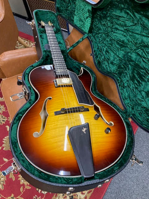 Eastman AR480CE-SB John Pisano Signature Sunburst Archtop Guitar – 2024 (pre-owned)