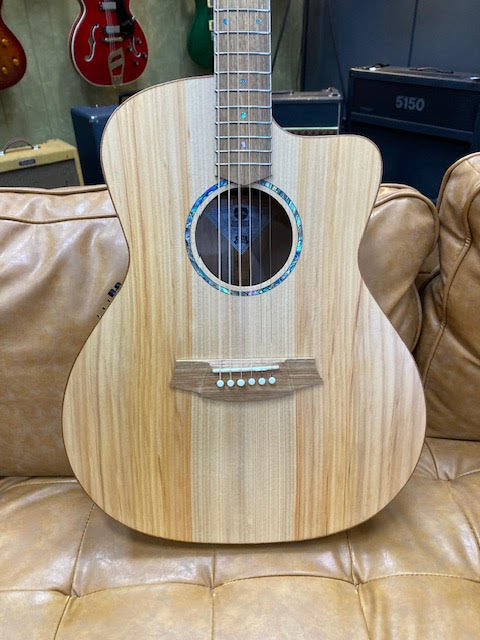 Cole Clark Studio Bunya Maple w/ gigcase