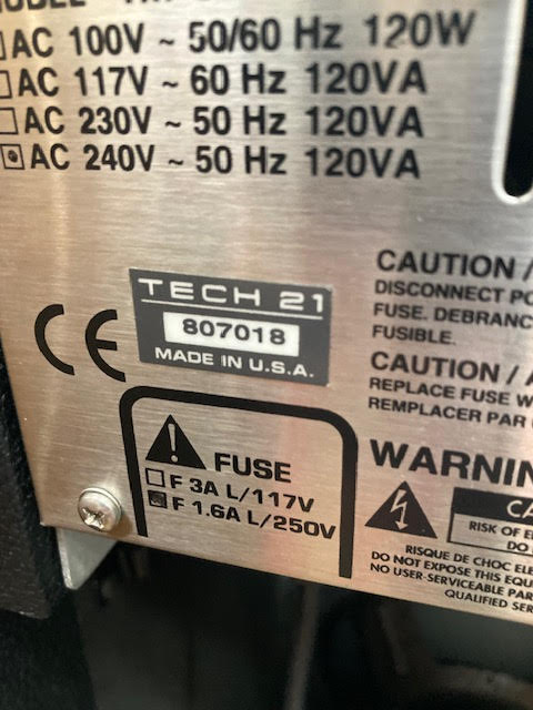 Tech 21 Trademark 60 guitar amplifier (preowned) w/ footswitch
