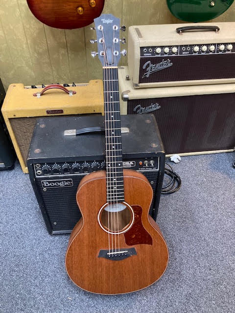 Preowned Taylor GS Mini w/ deluxe gigbag