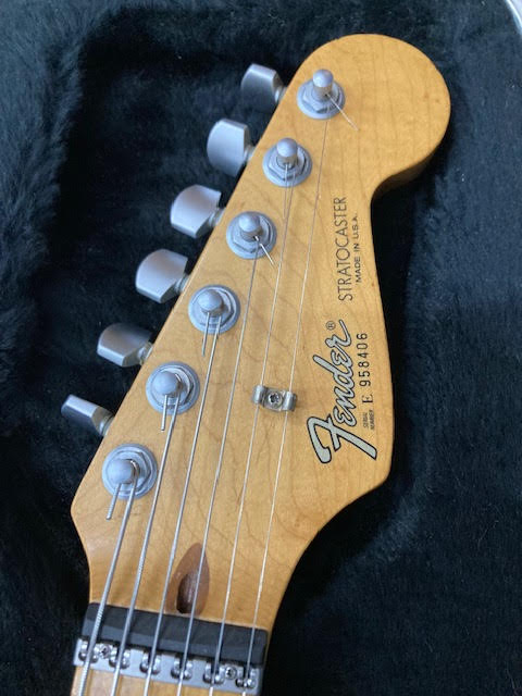 Fender Strat Plus electric guitar - 1 owner Black w/ case