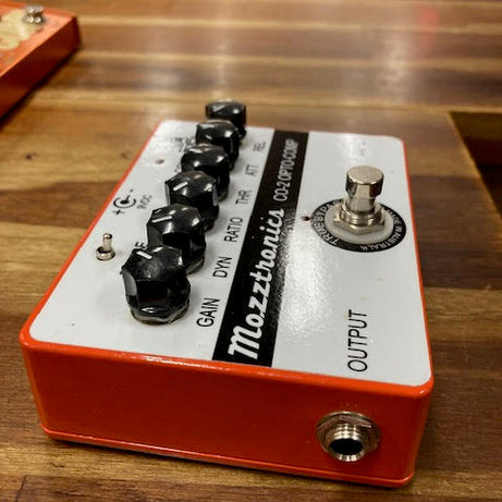Mozztronics compressor guitar effects pedal