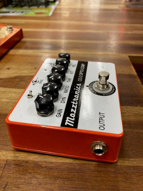 Mozztronics compressor guitar effects pedal