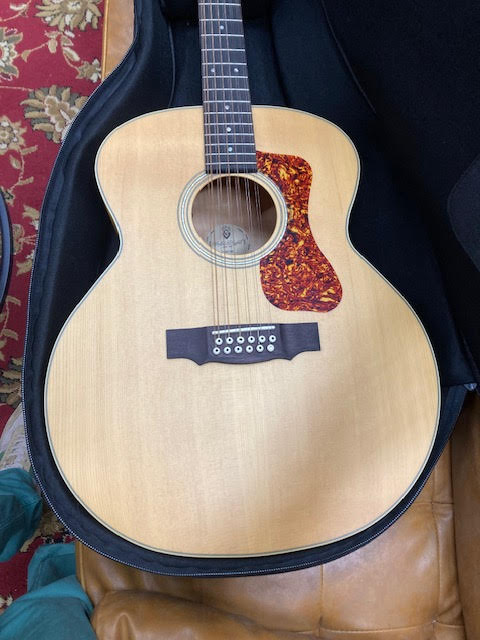 Guild F-2512E 12 string acoustic / electric guitar w/ gigbag (preowned)