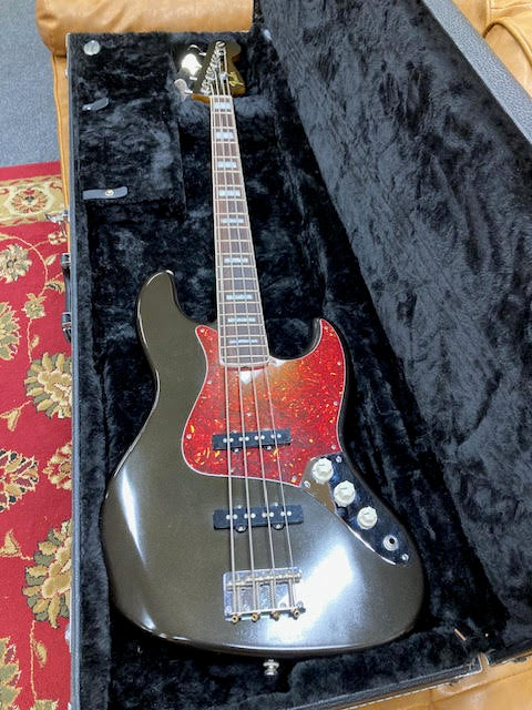 Custom Jazz bass w/ Fender case (preowned)