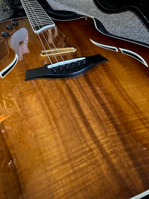 Taylor T5 C2 Koa acoustic/electric guitar (preowned) 2011