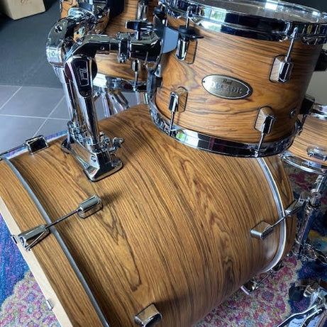 Pearl Decade Maple Satin Caramel Veil drum kit package