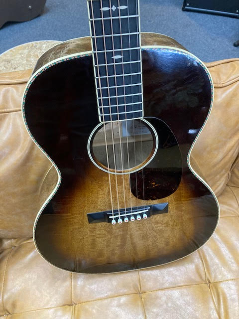 Martin CEO-9  acoustic guitar w/ case (preowned)