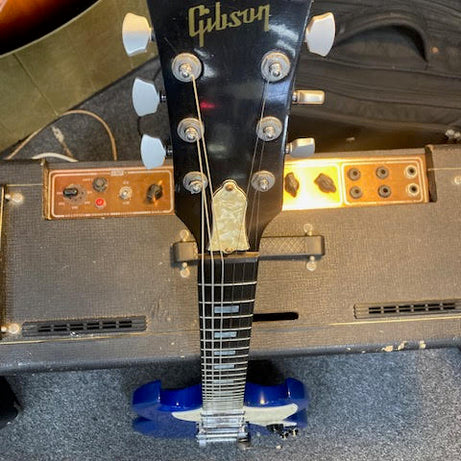 1999 USA Gibson SG Deluxe (Three Mini Humbucker) – Super Rare Blue Ice (pre-owned – in very good condition)