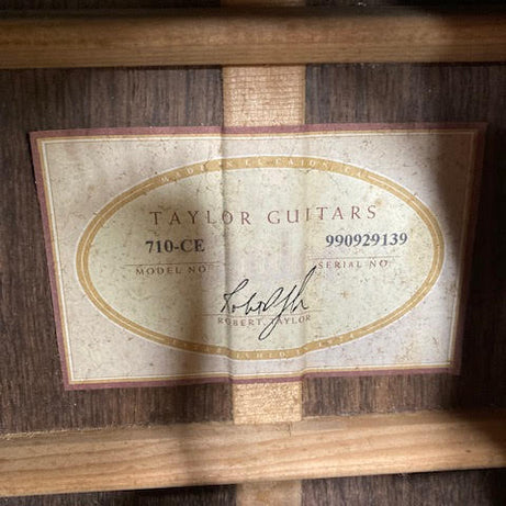 Taylor 710CE 1999 acoustic/electric guitar w/ case