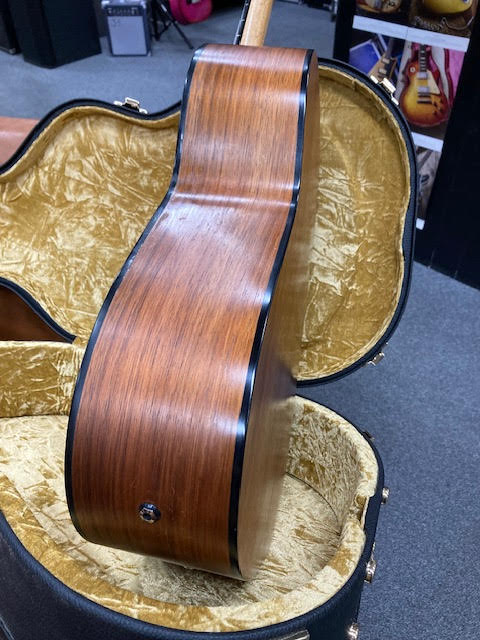 Maton SRS808 blackwood w/ case (preowned)