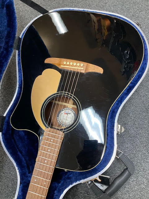 Fender Redondo Acoustic/electric guitar black w/ hardcase (preowned)