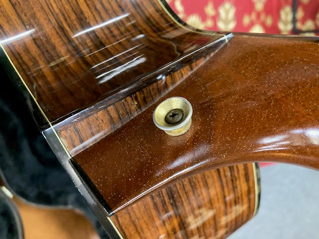 Taylor 710CE 1999 acoustic/electric guitar w/ case