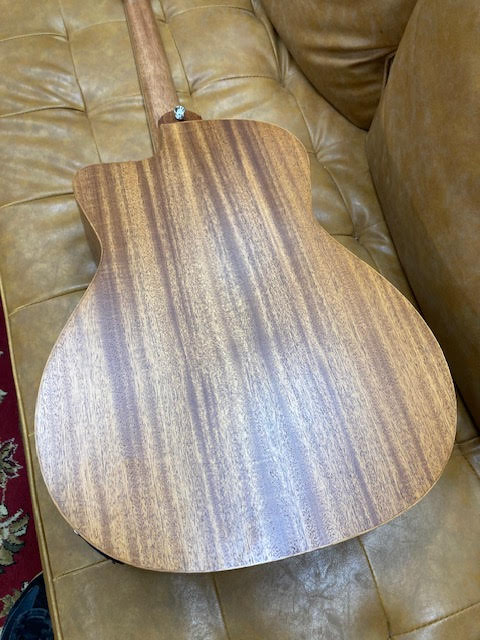 Cole Clark All solid Spruce/Mahogany w/ gigcase Brand New