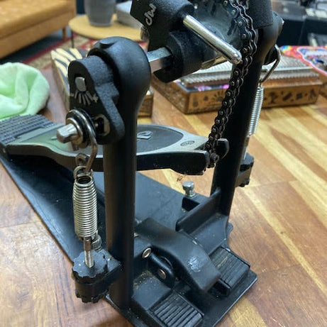 DW2000 single kick pedal