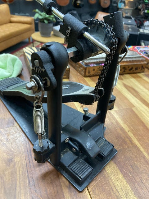 DW2000 single kick pedal