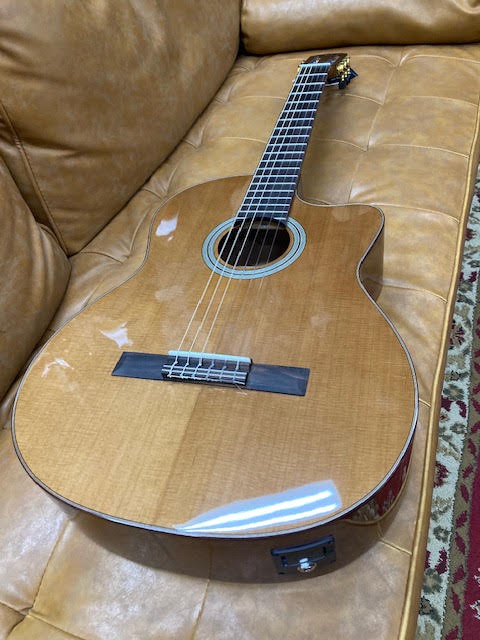 Altura A5-CE classical acoustic/electric guitar w/ Deluxe padded gigbag