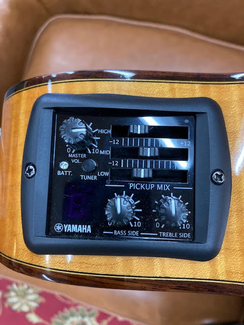 Yamaha NTX900FM Classical Acoustic-Electric Guitar w/Flamed Maple Back (preowned)